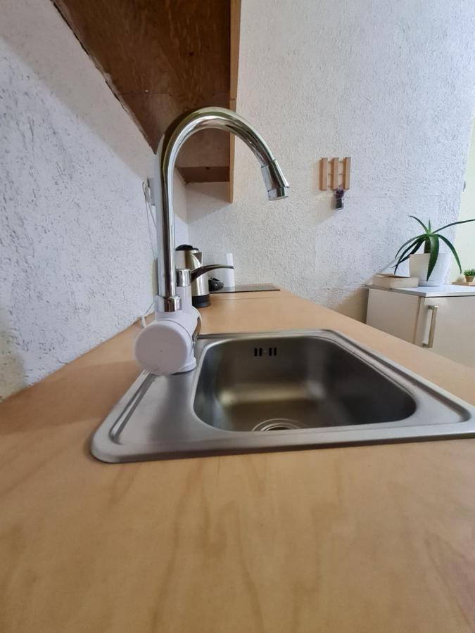 Ex-Block District Charming Studio Apartment With Treeish Sorrounding View! Tirana Eksteriør billede